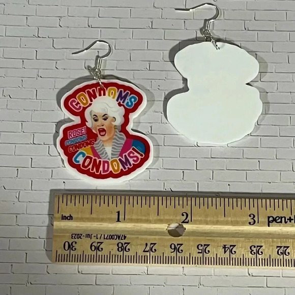 The Golden Girls Dorothy Zbornak Earrings - Picture 1 of 5